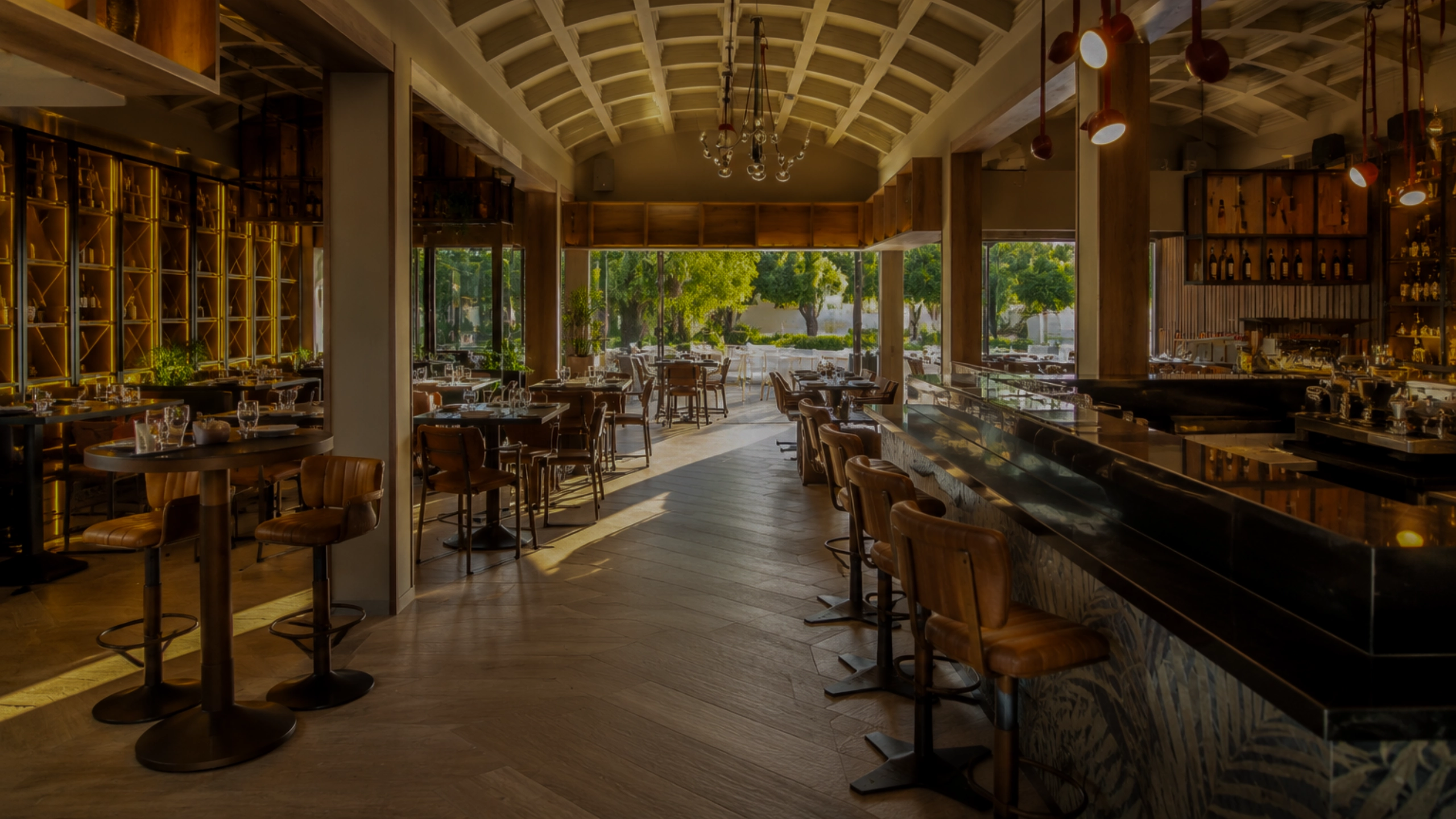 Le bar d’Il Capriccio en soirée.
